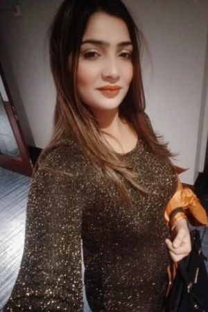 Zoya gives a special offer in Srinagar