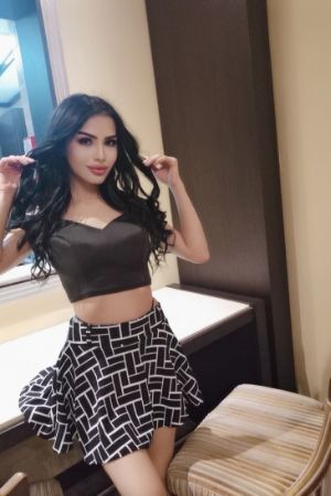 Aalia model in Srinagar