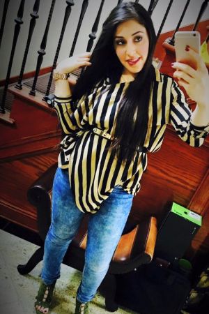 Aalia model in Srinagar